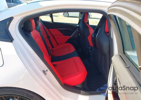 2026 BMW M5 z USA, uszkodzony, nr VIN WBS83FK02TCW43178